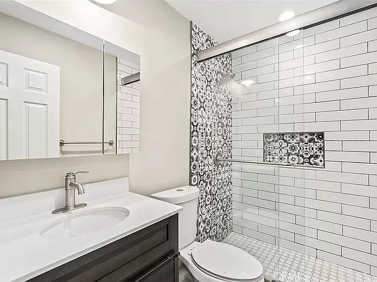 1565 Honeywood Ct — Photo 14