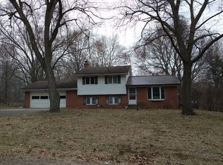 11843 Post Ln, South Lyon, MI 48178