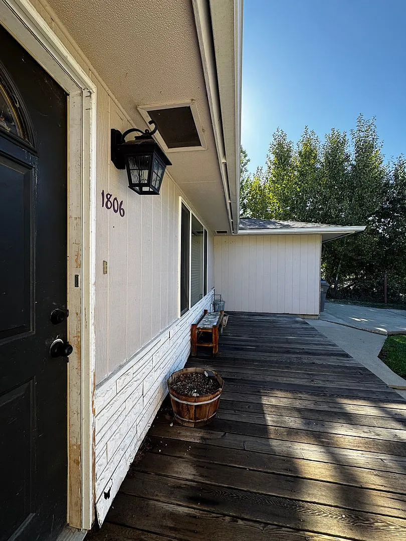 Spacious 5-Bedroom Home Close to CWU — Photo 4