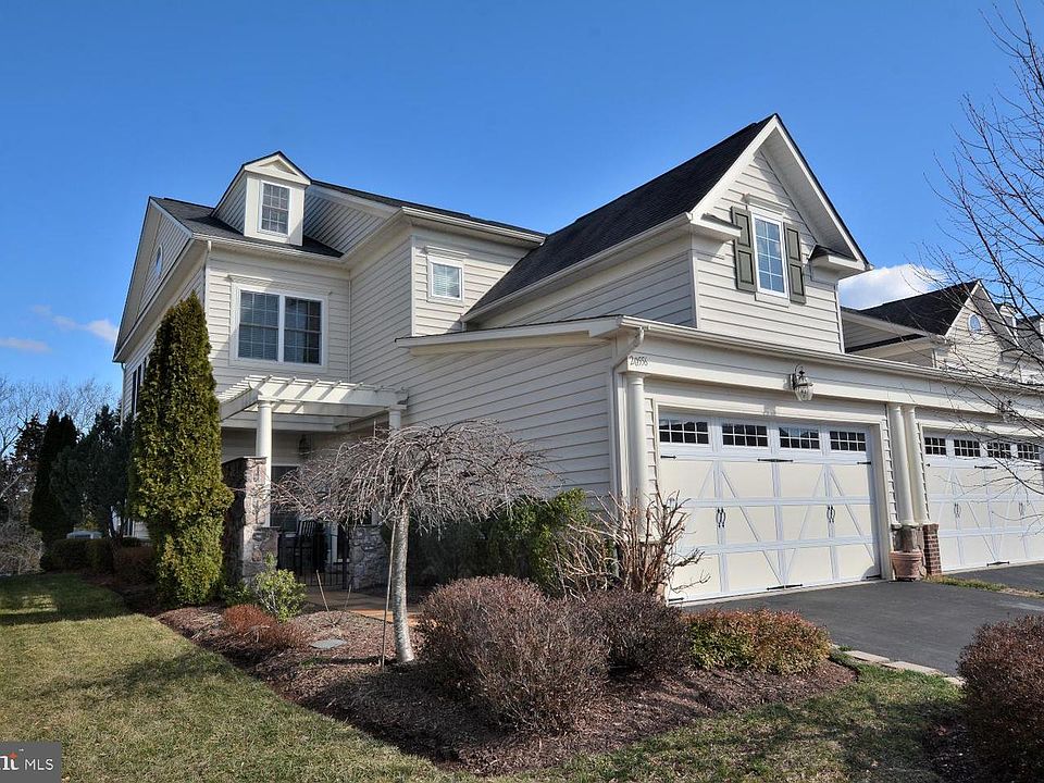 1st image of 20556 Rosewood Manor Sq
