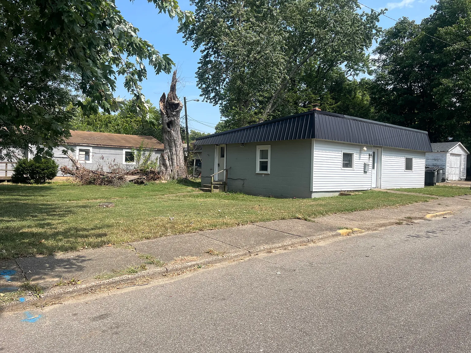 2 bed, 884 sqft, $1,000 — Photo 2