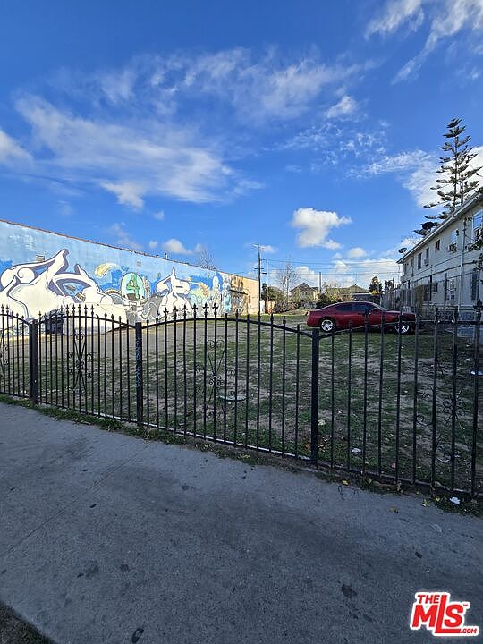 2nd image of 142 E Vernon Ave