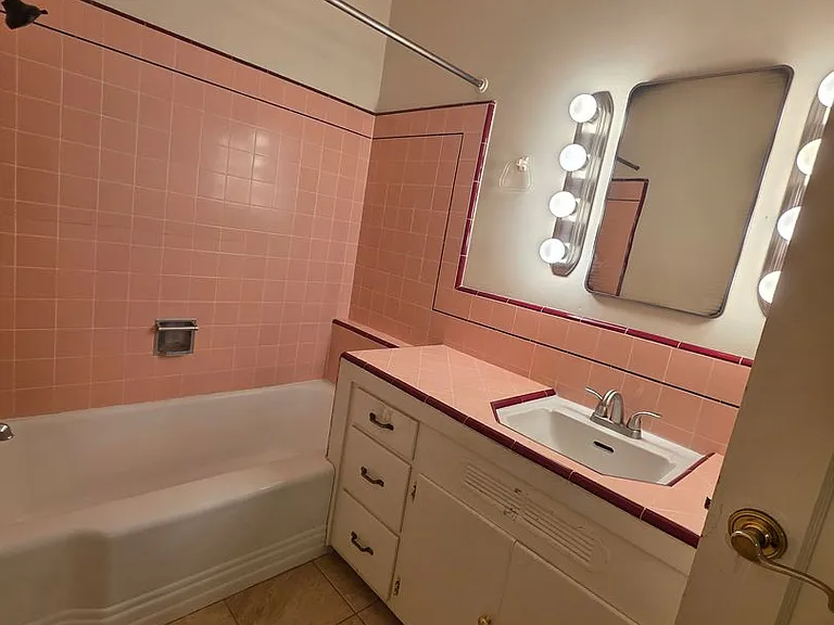 2904 Sunset Ave - Apartment — Photo 14