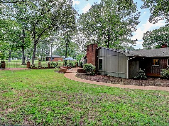 3rd image of 1300 Hammock Ave