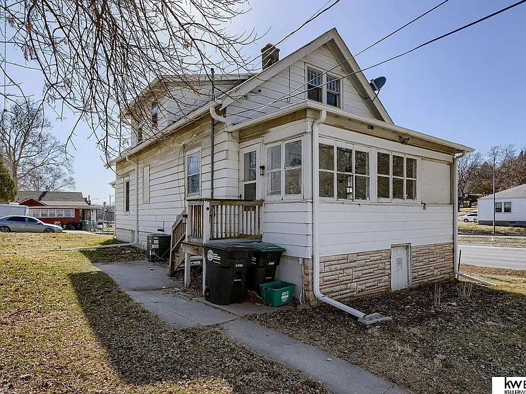 4542 Franklin St — Photo 2