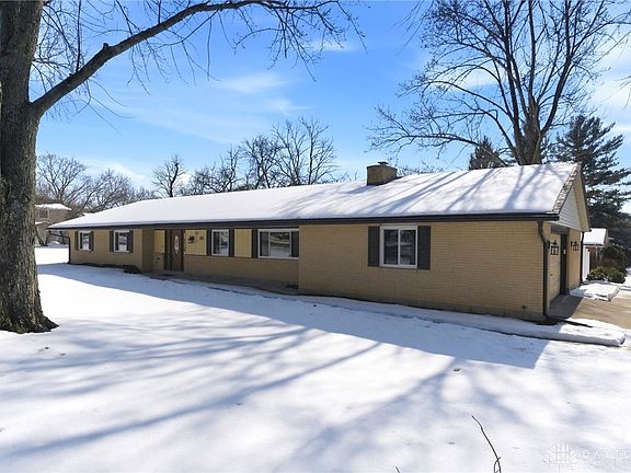 2nd image of 810 E Whipp Rd