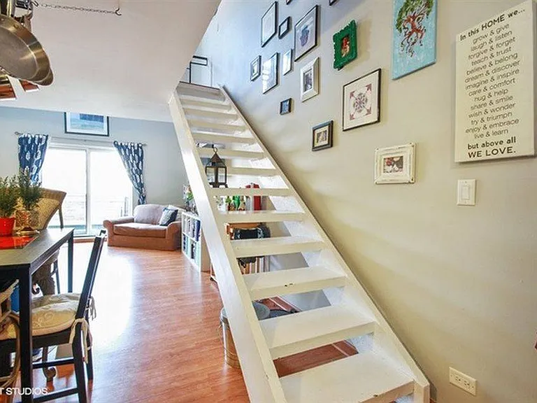 2828 N Burling St #417 — Photo 2