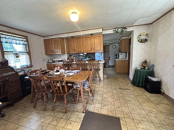 5th image of 124 Four Seasons Rd