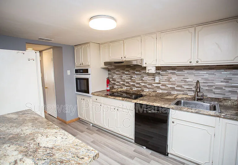 16 Radnor Ct — Photo 2