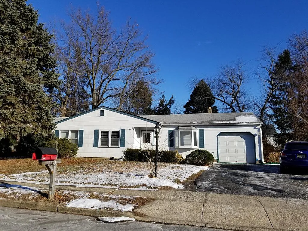 1191 Manor Dr photo 1