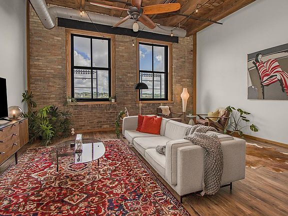 4th image of 289 5th St E Unit 408
