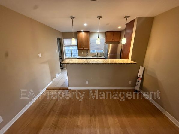 1106 Princeton Dr NE