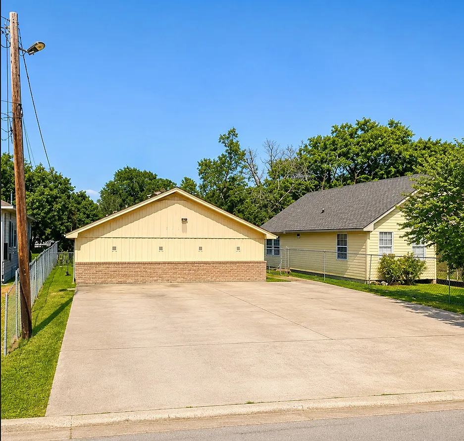 2 bed, 783 sqft, $1,000 — Photo 1