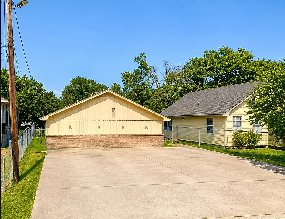 580 Campus St #101