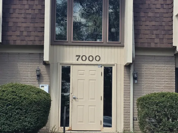 7000 Villa Dr APT 8, Waterford, MI 48327