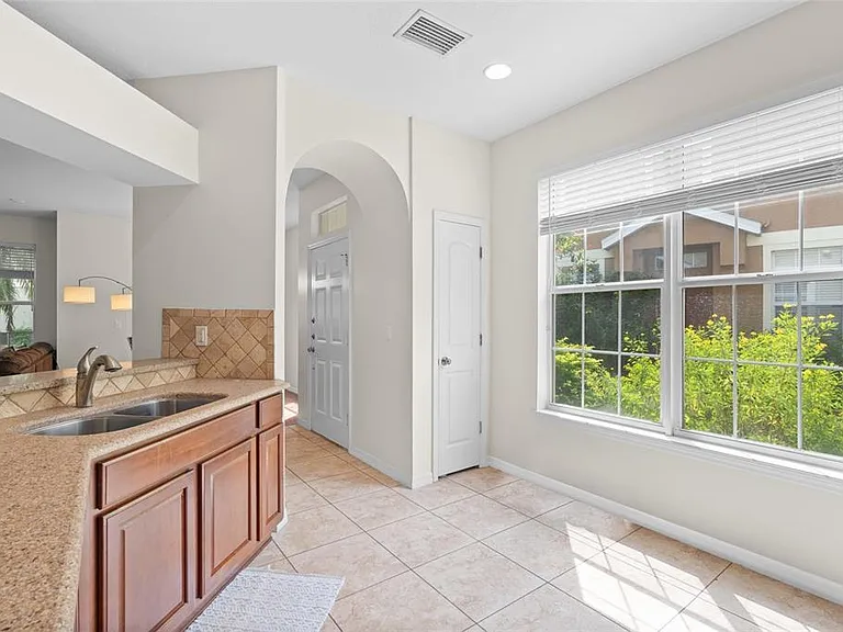 6714 Breezy Palm Dr — Photo 15