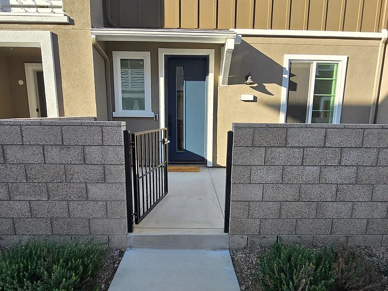 1488 W Sunrise Ln — Photo 33