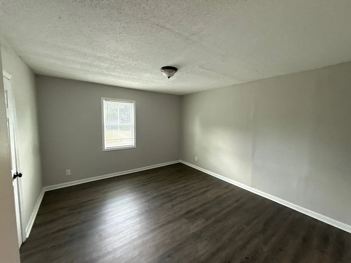 Building Photo - 1204 Aubra Rd #4