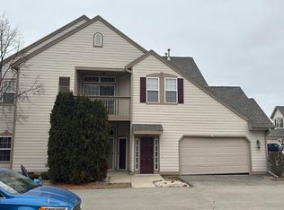 2148 W Vista Bella Dr, Oak Creek, WI 53154