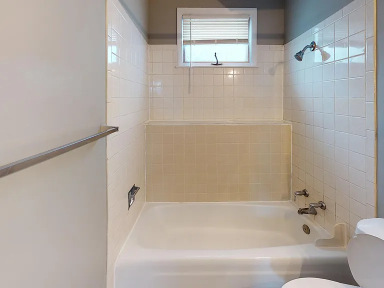 1102 Ohio St #1 — Photo 16