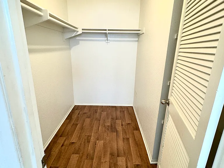 Martin Woods Apartment Homes — Photo 13