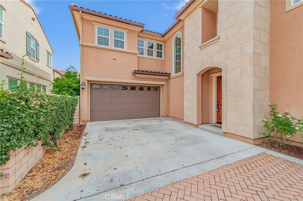 4 bed, 2412 sqft, $5,400 — Photo 3