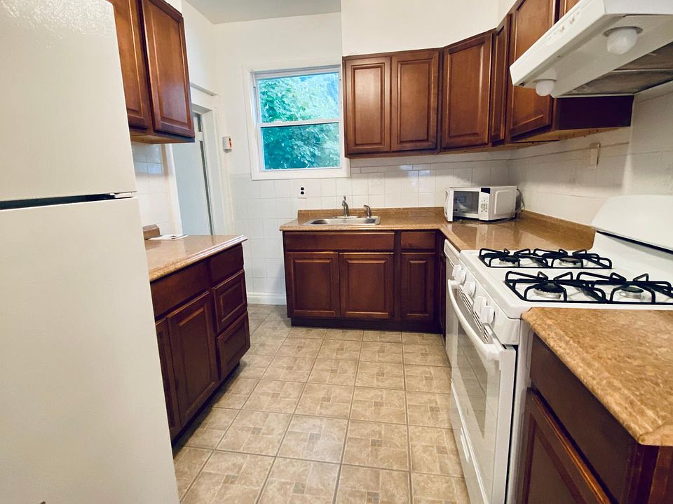 1st image of 185 Hillside Ave Floor 1