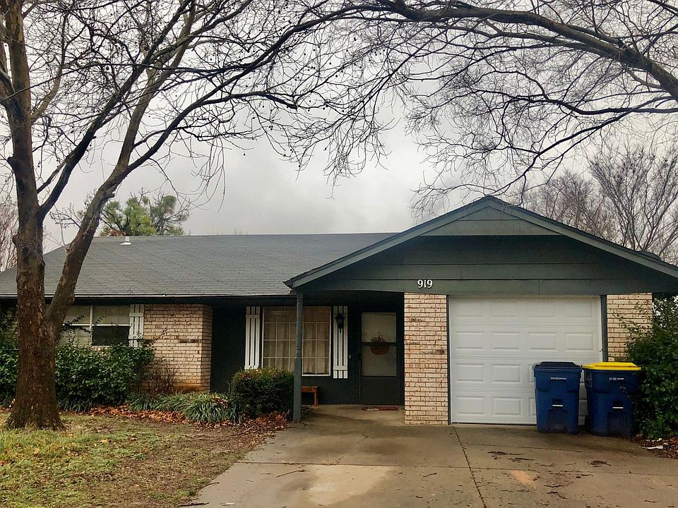 1st image of 919 E Moore Ave