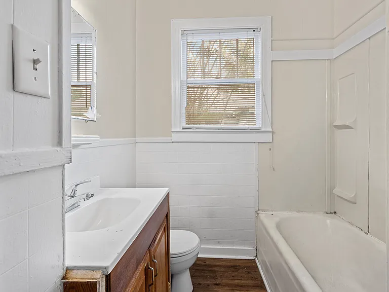 2212 Stanton St — Photo 5