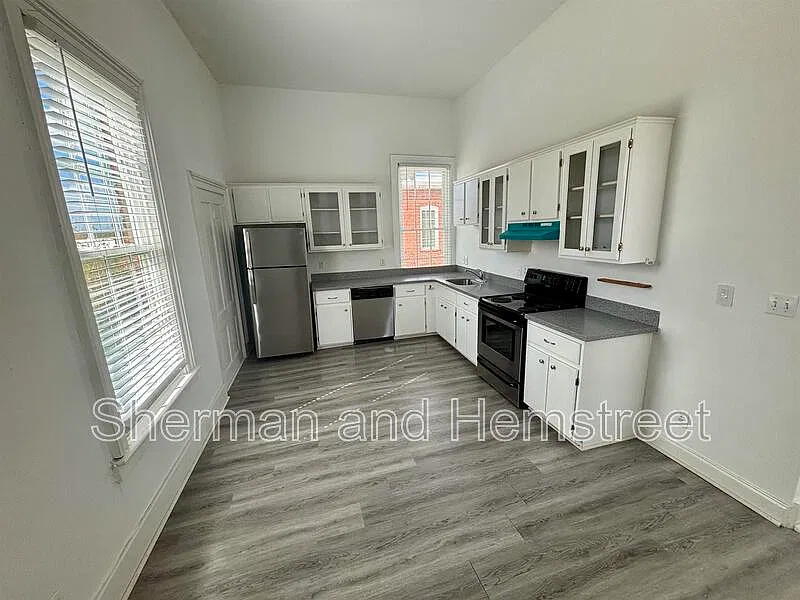 3 bed, 1.0 bath, 880 sqft, $1,175 — Photo 3