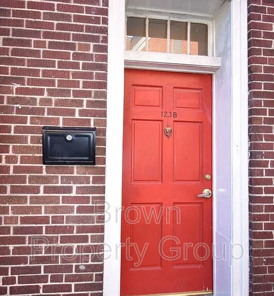 123B Anderson St — Photo 2