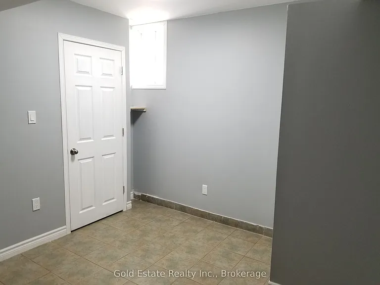 426 Langlois Ave #BASEMENT — Photo 12