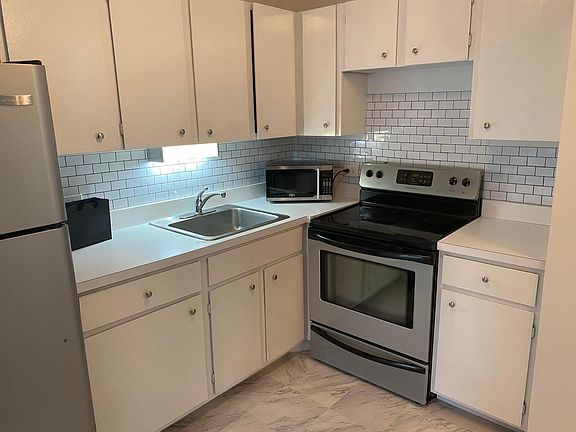 5th image of 2020 N Lincoln Park W APT 3B