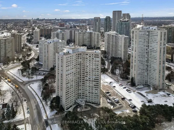 3700 Kaneff Cres #202, Mississauga, ON L5A 4B8