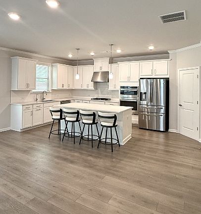 4th image of 2071 Landsburg Way