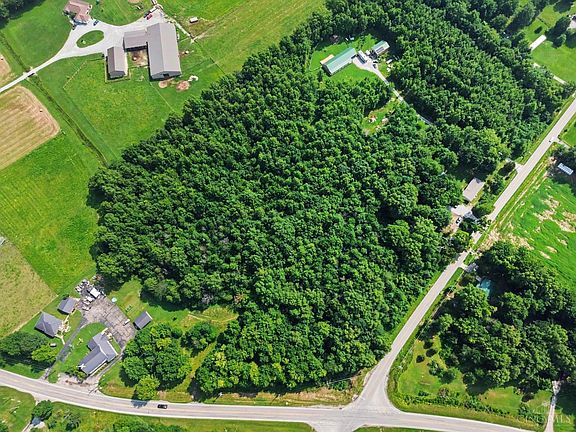 3rd image of 8 Greenbush East Rd