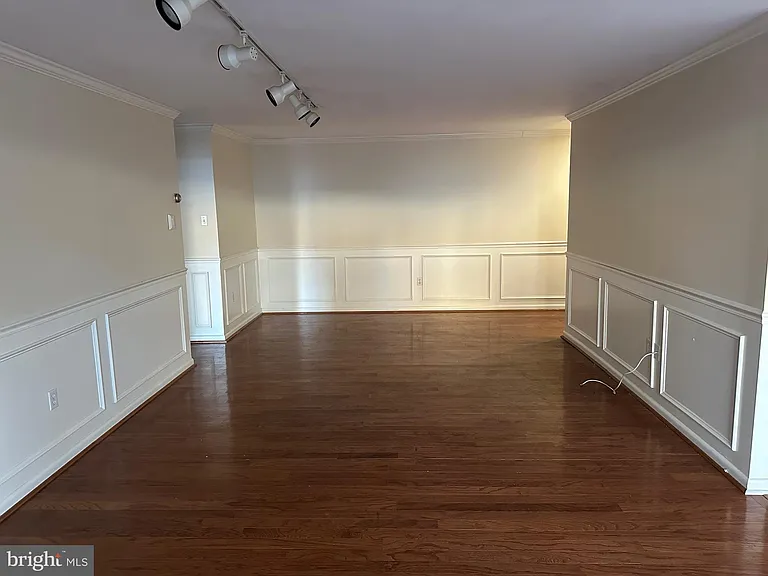 1637 Oakwood Dr #S-105 — Photo 11