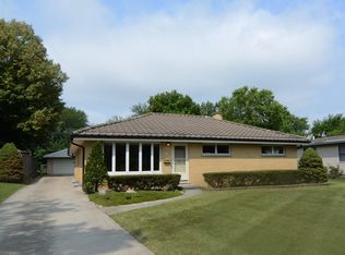 136 Euclid Ave, Bloomingdale, IL 60108