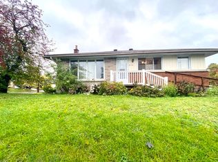 2066 Saunderson Dr, Ottawa, ON K1G2E6