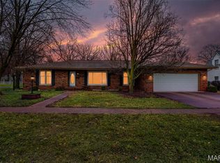 426 N Franklin St, Staunton, IL 62088