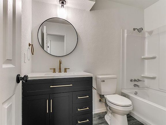 3rd image of 407 Jarman Dr