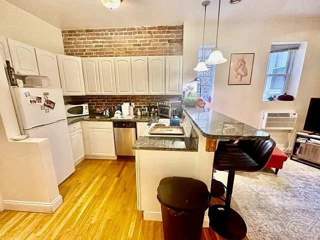 95 Prince St #8