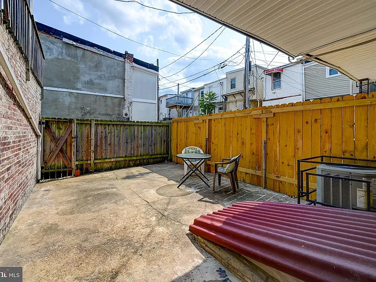 2103 E Madison St — Photo 20
