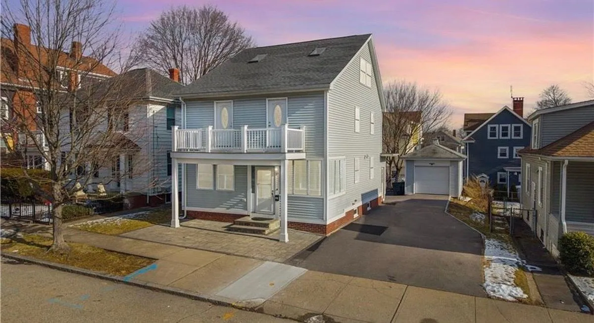 5 bed, 2.0 bath, 2365 sqft, $5,000 — Photo 1