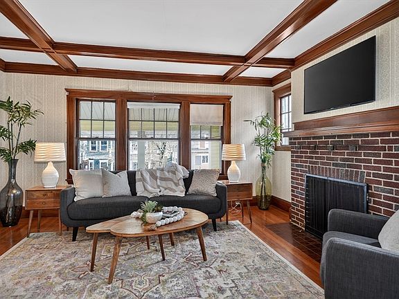3rd image of 396 School St Unit 396