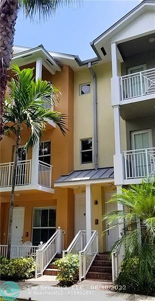 1st image of 370 SW 14th Ave #370