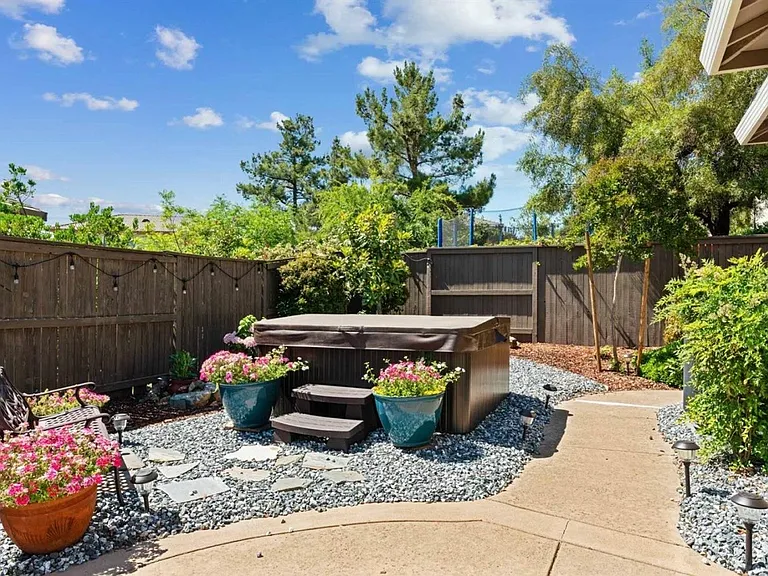 1166 Villagio Dr — Photo 25