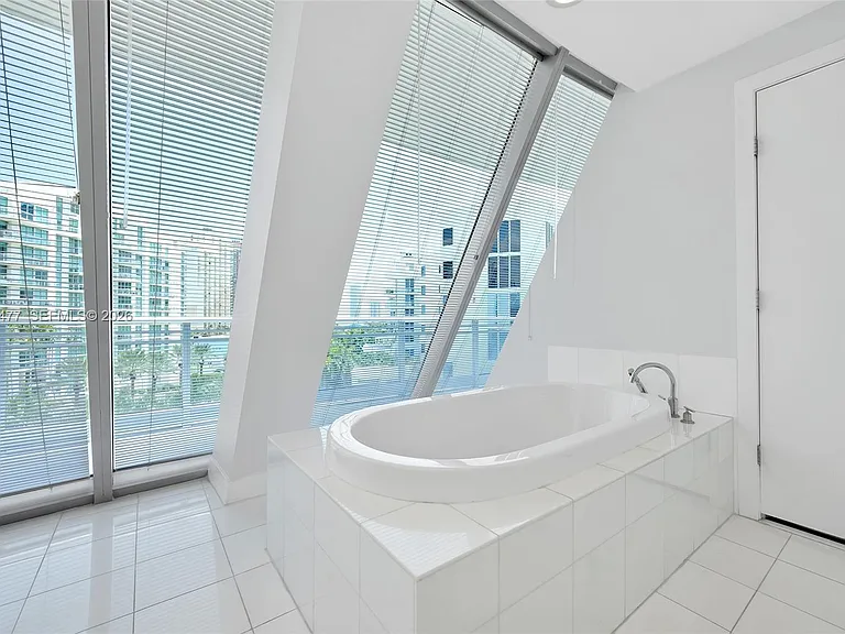 2950 NE 188th St #449 — Photo 45