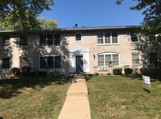 622 Broadmoor Dr APT C, Chesterfield, MO 63017