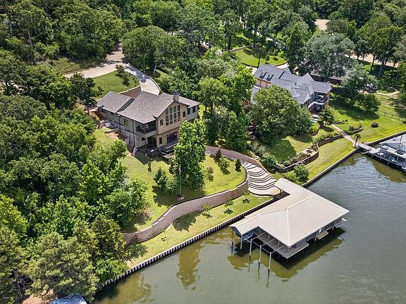 2nd image of 127 Lake Bluff Dr N
